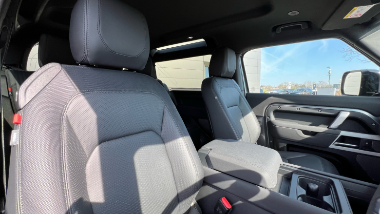 Land Rover Defender 3.0 D250 X-Dynamic SE 90 3dr Auto Diesel Estate